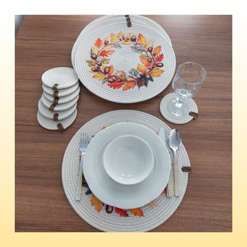 طقم مفارش طاولة من 6 قطع بنقشة مطبوعة باللون الكريمي الفاتح