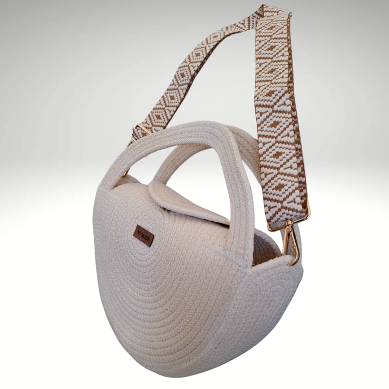 حقيبة يد وكتف دائرية بلون كريمي فاتح من NVisters